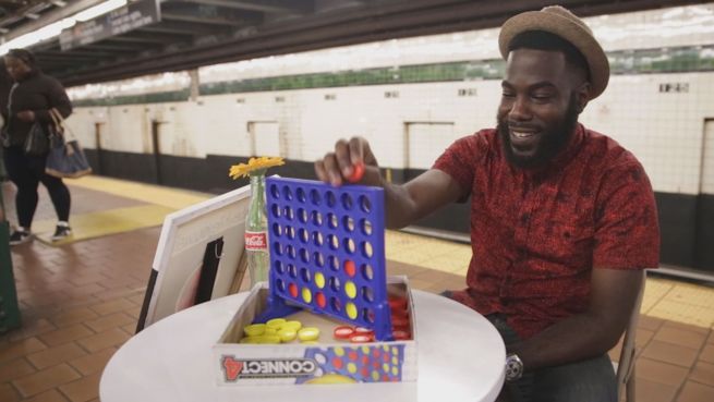 go to Dating am Bahnhof: New Yorker nutzt Wartezeit