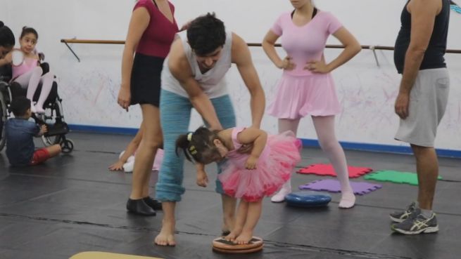 go to Tanz im Dunkeln: Erste Ballettschule für Blinde