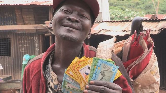 go to Lindi-Pesa: Fake-Geld bringt Boom in den Slum